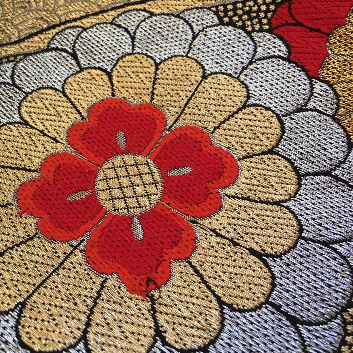 袋帯 唐花文 吉祥文 金 黒 日本刺繍 六通 古典柄 振袖結婚式黒留袖訪問着付け下げ礼装　ay347_画像3