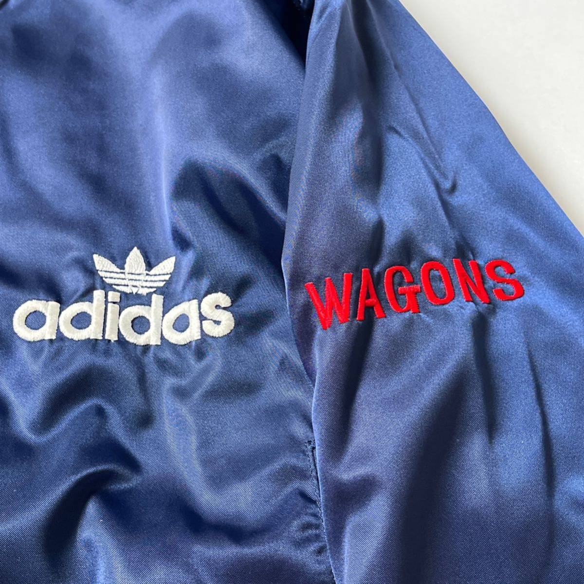 adidas アディダス 80s ビンテージ 胸×腕刺繍ナイロンサテンブルゾン ジャケット トレフォイル WAGONS ネイビー×ホワイト デサント社製_画像5