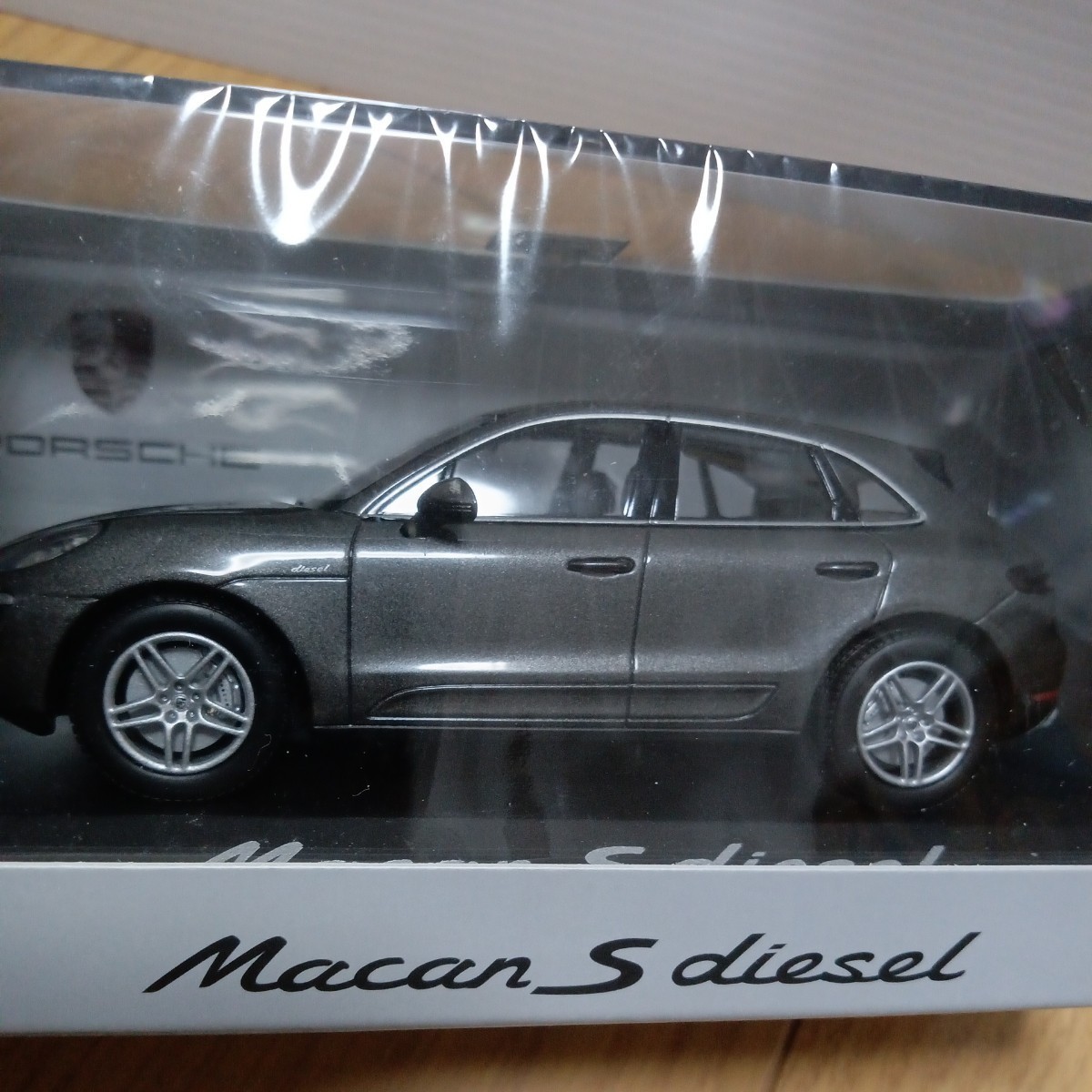 食品・日用品 半額ストア diesel】ポルシェ S Macan PORSCHE【1/43 マカン ディーゼル S 乗用車