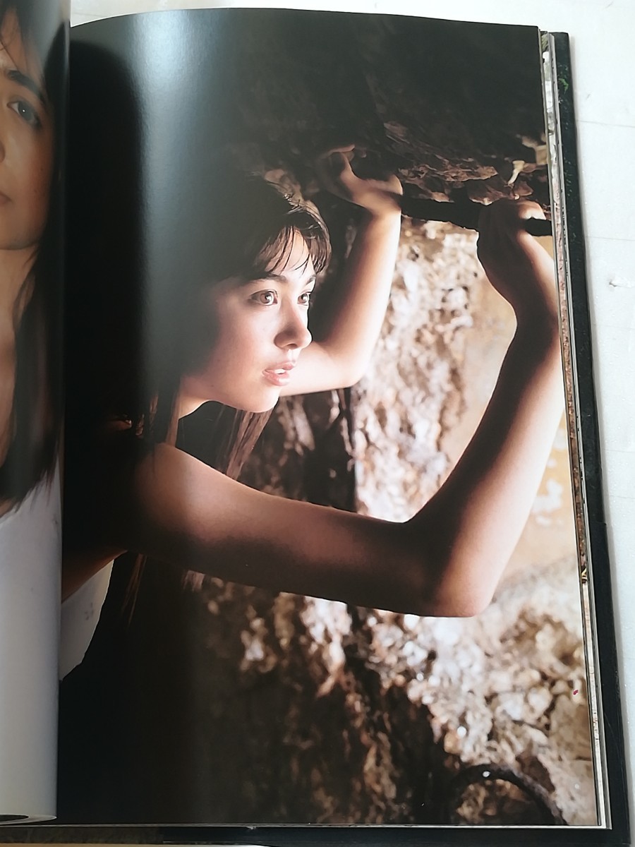 吹石一恵 写真集 凛 特大水着ポスター付き の商品詳細 吹石一恵 写真集 凛 特大水着ポスター付き の商品詳細