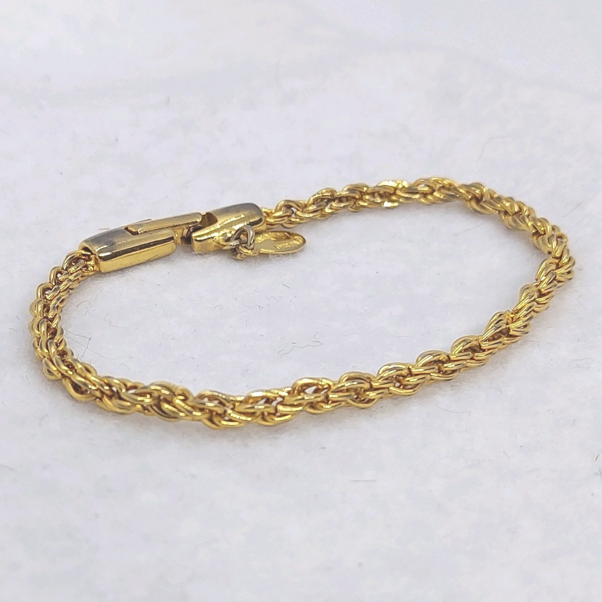  Valentino MARIORIO VALENTINO bracele Gold color 
