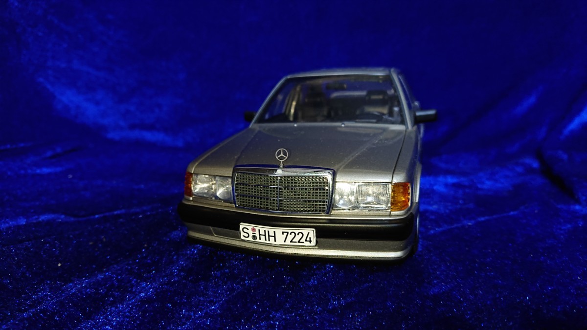 1/18 AUTOart オートアート Mercedes Benz 190E 2.3-16V 76121 シルバーメタリック スモークシルバー 702 _画像1