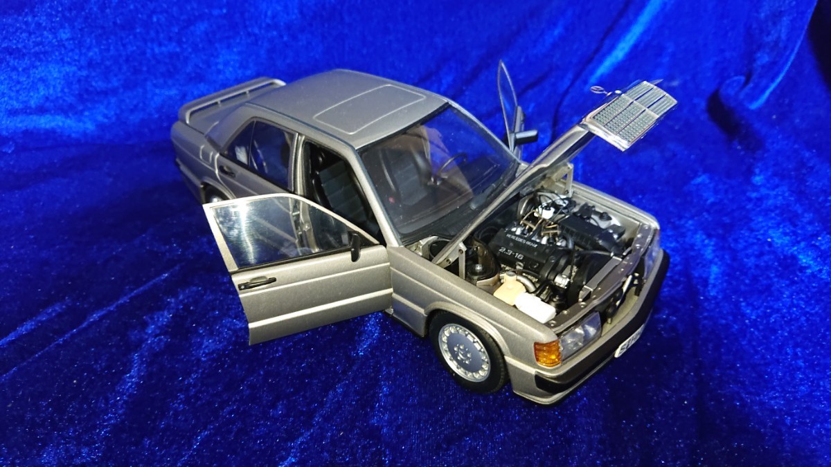 1/18 AUTOart オートアート Mercedes Benz 190E 2.3-16V 76121 シルバーメタリック スモークシルバー 702 _画像3