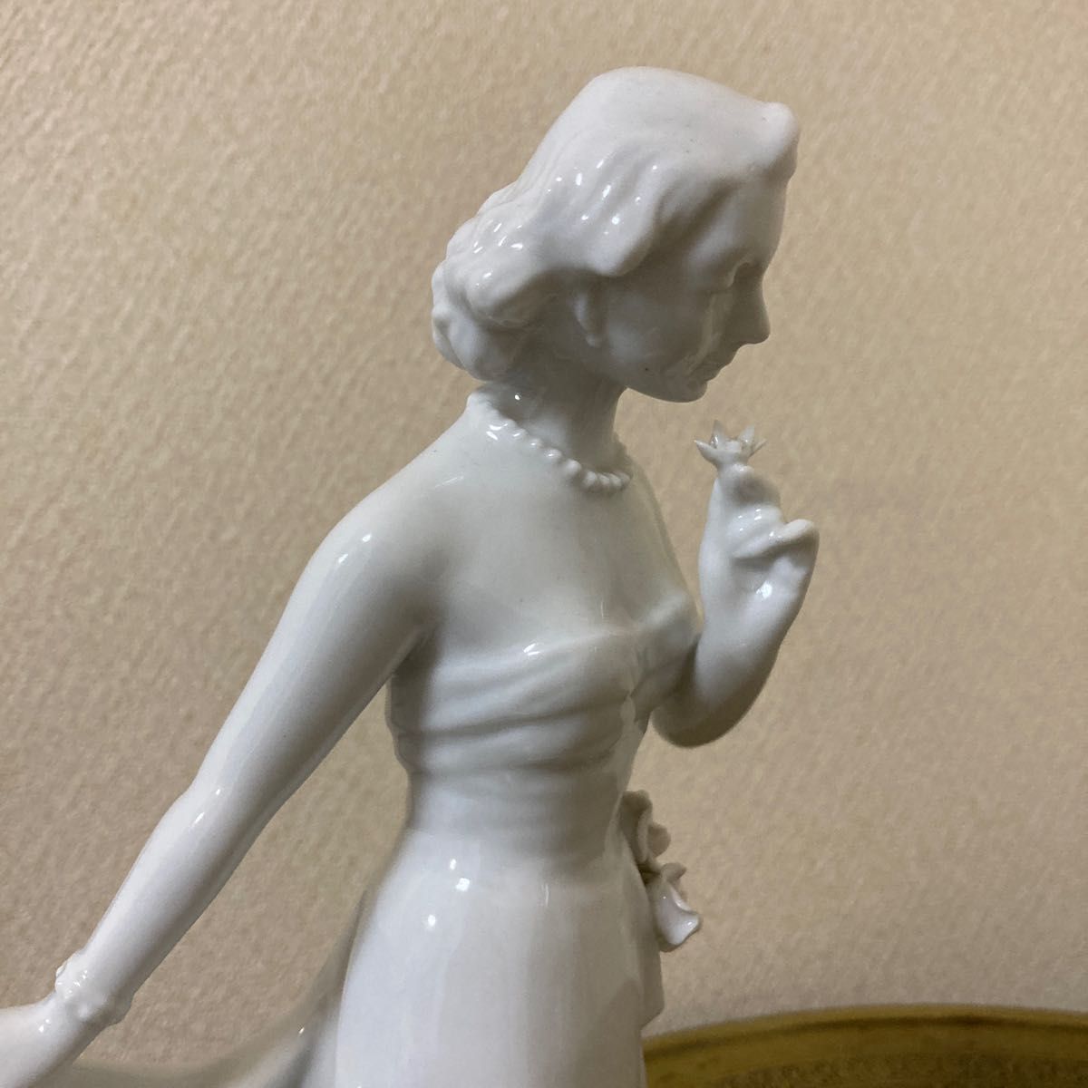 白磁人形　貴婦人　銘 K.Misawa    陶器人形　フィギュリン