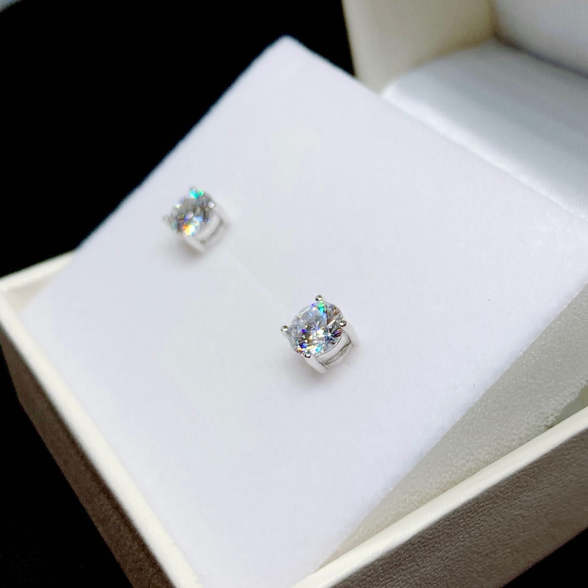 【最高品質】1粒ダイヤピアス スワロフスキー 6mm 4本爪 ジュエリー SWAROVSKI 高級 特大 大粒 1粒石