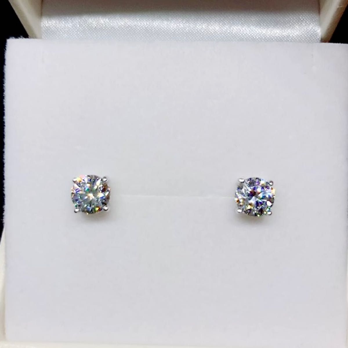 【最高品質】1粒ダイヤピアス スワロフスキー 6mm 4本爪 ジュエリー SWAROVSKI 高級 特大 大粒 1粒石