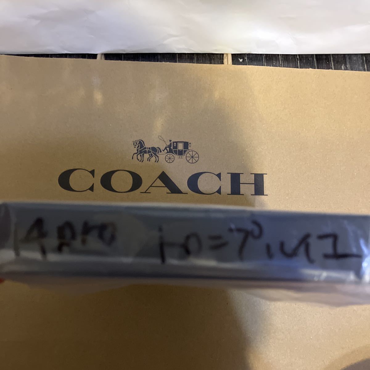 送料込●新品●14300円 COACH ベージュ系iPhone14PRO対応 トロンプルイユ iPhoneケース 型押しレザー シグネチャー スマホケース コーチ_画像10