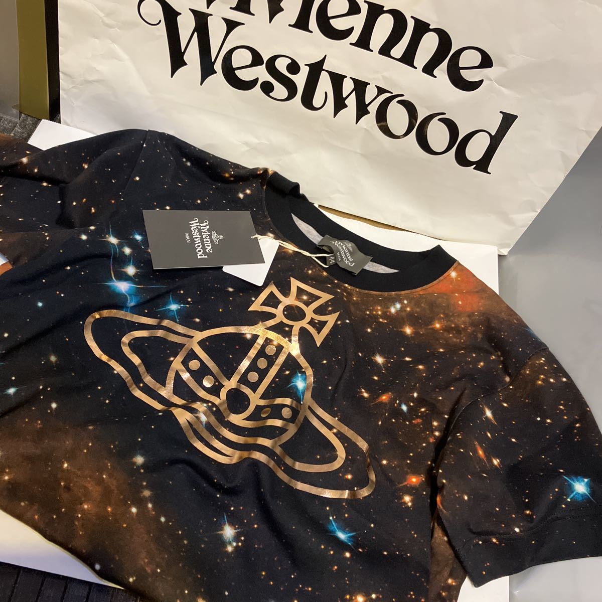 送料込●新品●完売品 Vivienne Westwood 半袖Tシャツ44 黒宇宙A 日本製 金オーブ コットン100% ヴィヴィアンウエストウッド ビビアン