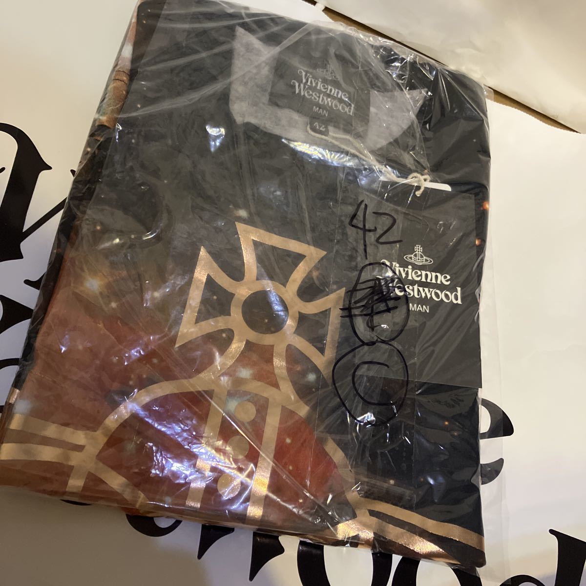 送料込●新品●完売品 Vivienne Westwood 半袖Tシャツ42 黒宇宙C 日本製 金オーブ コットン100% ヴィヴィアンウエストウッド ビビアン