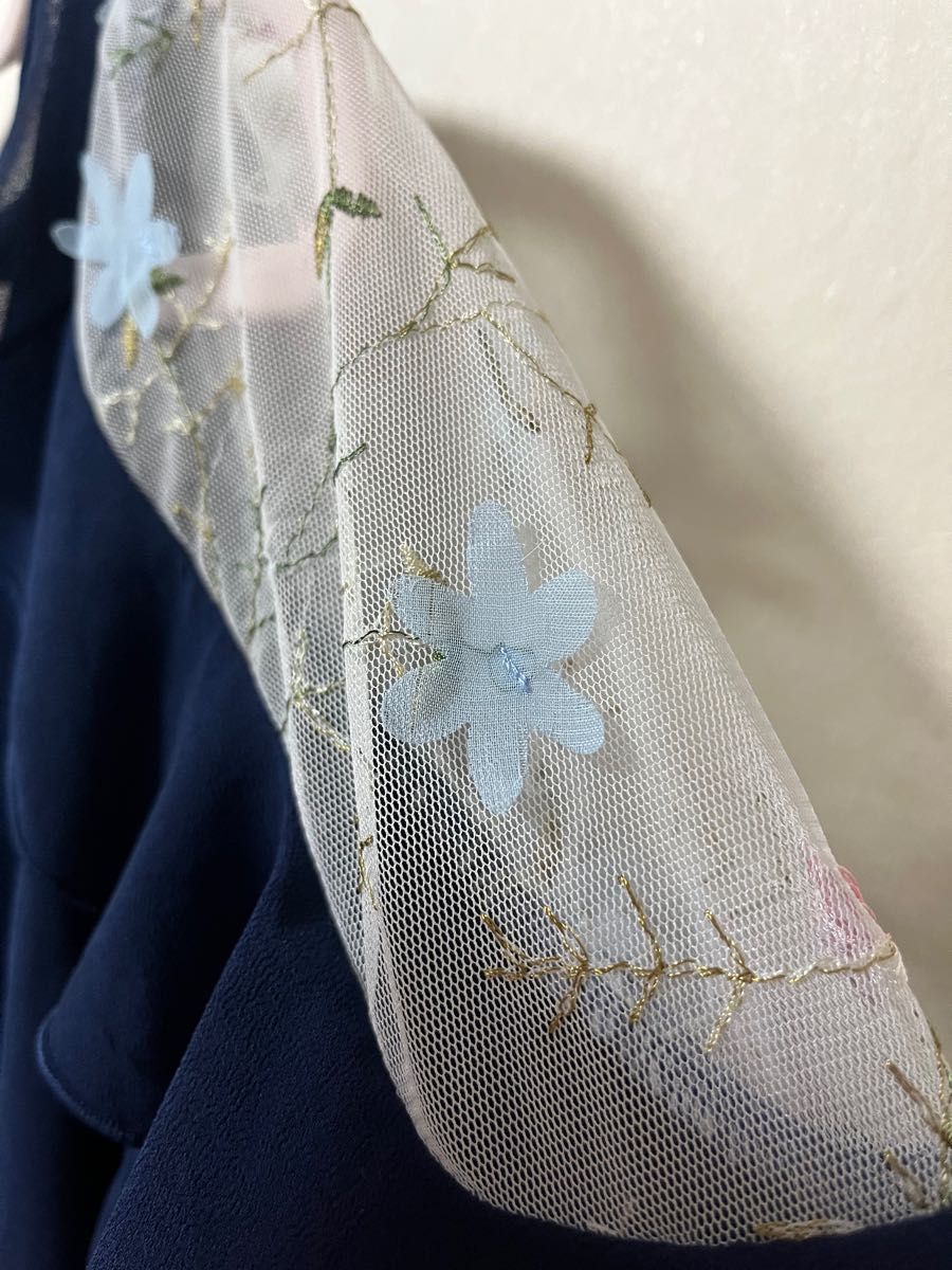 【少々難あり】Mサイズ キレイな刺繍 肩レース パール付き ブラウス