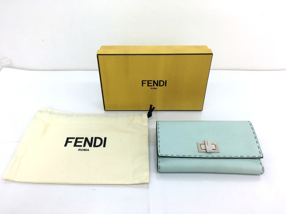 FENDI フェンディ ピーカブー セレリア ツイストロック 長財布