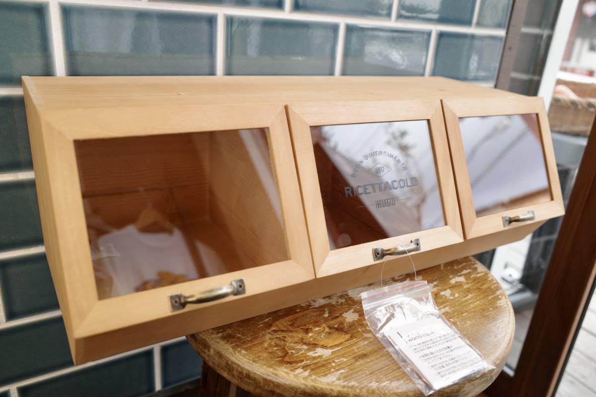 新品　HYUGO 木製　３連　WOOD ガラスショーケース　カフェ　インテリア　棚