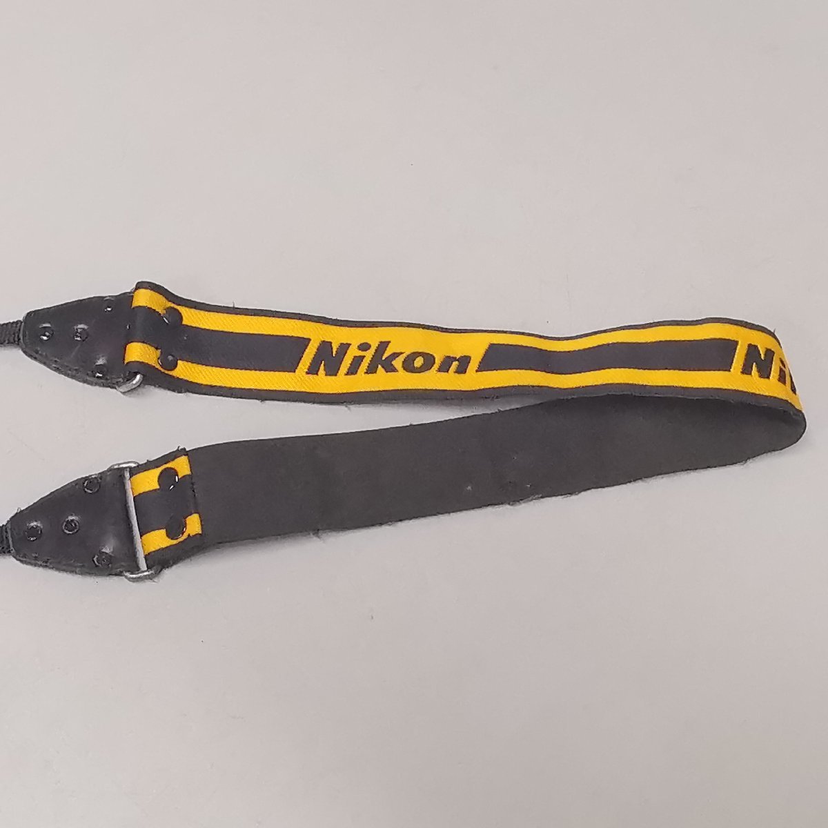 Nikon ニコン カメラ ストラップ 黄色(イエロー)×黒色(ブラック) リベット 鋲留め ボーダー ショルダー ストライプ アクセサリー Z3583_画像4