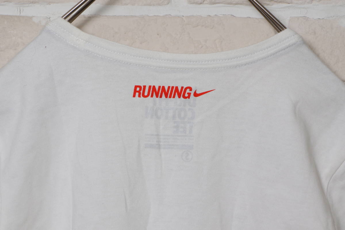 美品NIKE(ナイキ)シンガポール限定 レディース半袖TシャツS_画像6