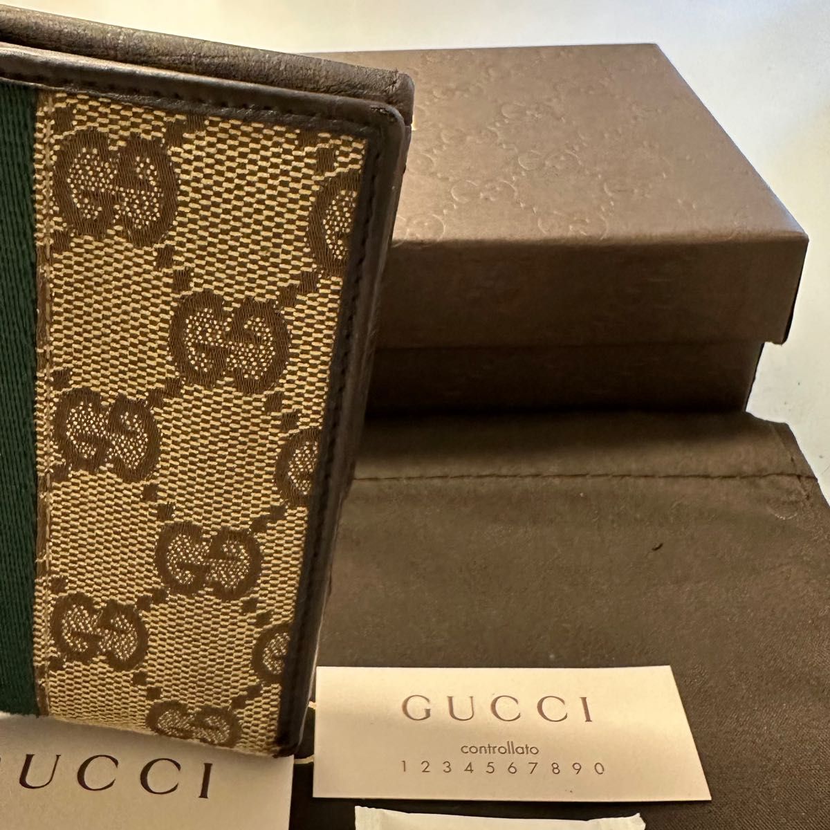 新品同様！　グッチ　GUCCI 財布　二つ折り　折り財布　GGキャンバス　シェリーライン