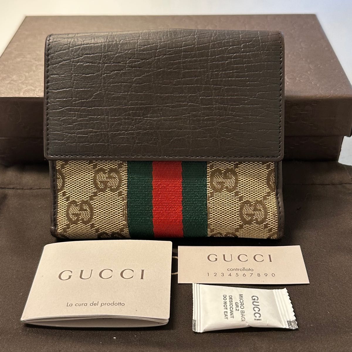 新品同様！　グッチ　GUCCI 財布　二つ折り　折り財布　GGキャンバス　シェリーライン