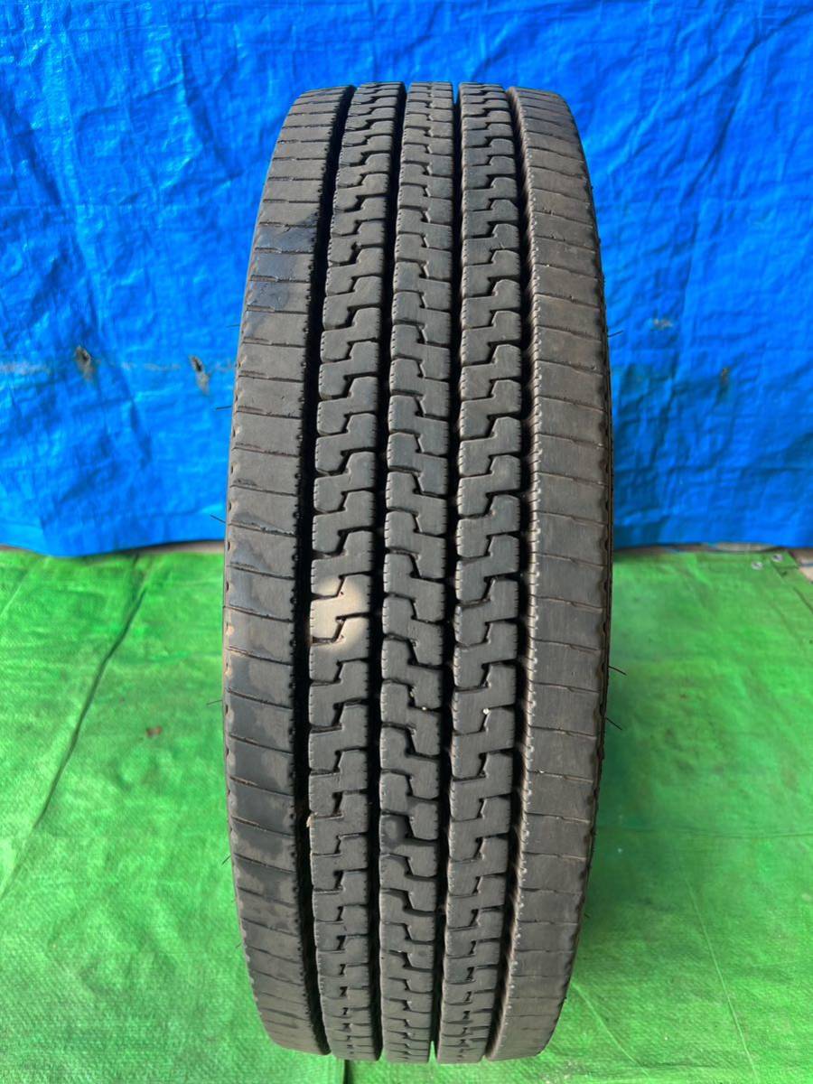 245/80R17.5 133/131J ヨコハマ　ZEN 702ZE 夏用トラックタイヤ　1本 14〜15mm 送料無料_画像4