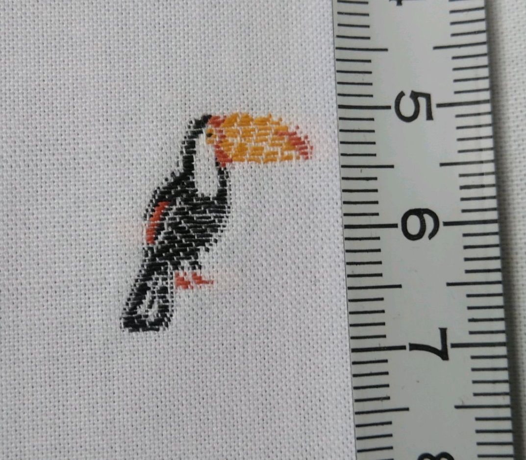 《送込》(243)ハンカチ　鳥の柄　刺繍　白地　綿100％　約45㎝角　未使用　個包装なし　COCO WALK