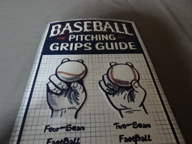 激レア USA購入 野球好き必見!!! ボール握りガイド【BASEBALL】【PITCHING GRIPS GUIDE】 ロゴマーク 看板 中古美品_画像2