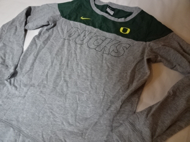 激レア USA購入【NIKE】製 USカレッジ オレゴン大学ダックス【OEEGON DUCKS】 ロゴプリント ロングスリーブTシャツUS M 中古品_画像4