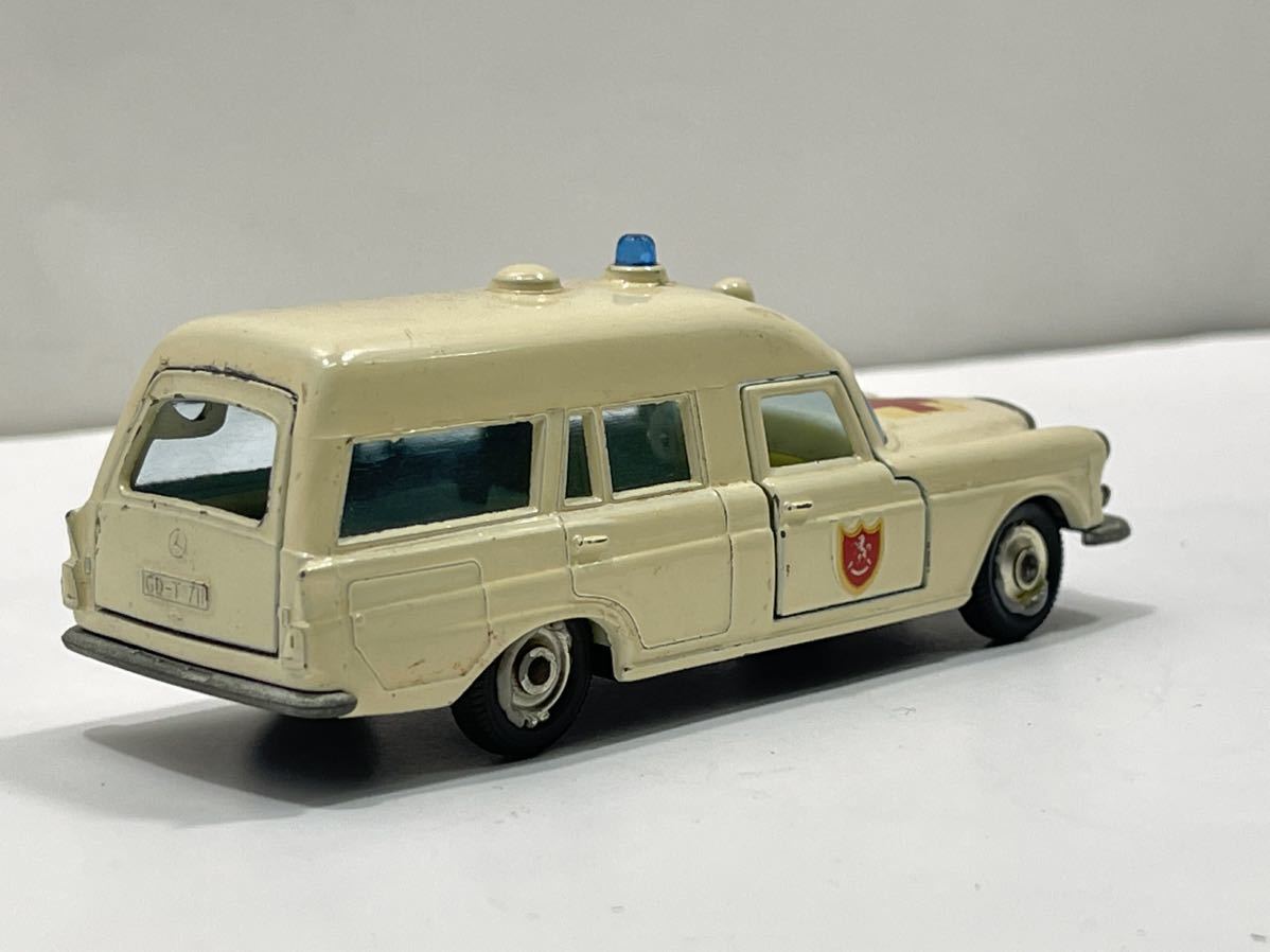  rare! that time thing LESNEYrez knee Mercedes Benz ambulance Matchbox k-6 England made 