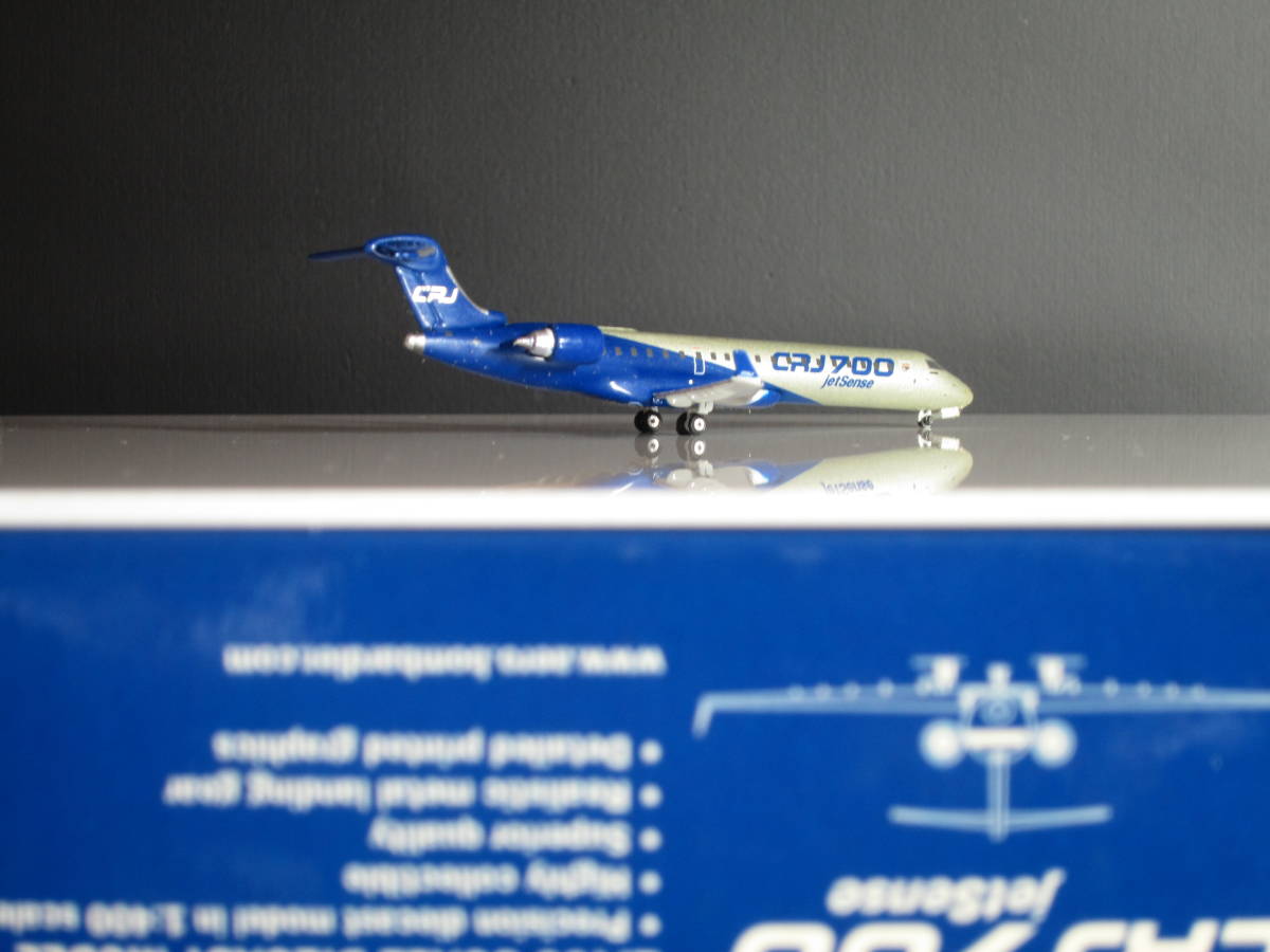 ◆ハウスカラー [jetSense]◆Gemini Jets [1:400]◆ＢＯＭＢＡＲＤＩＥＲ ＣＲＪ７００の画像3