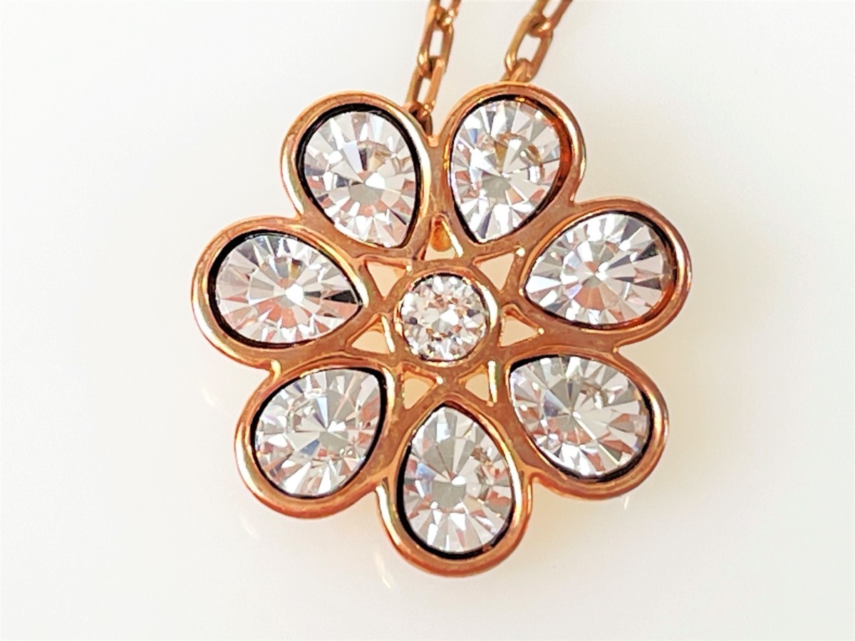 【おトク】 スワロフスキー SWAROVSKI 花 フラワー クリスタル ネックレス ゴールドカラー YAS-5268 ネックレス、ペンダント、チョーカー 【おトク】 スワロフスキー SWAROVSKI 花 フラワー クリスタル ネックレス ゴールドカラー YAS-5268 ネックレス、ペンダント、チョーカー