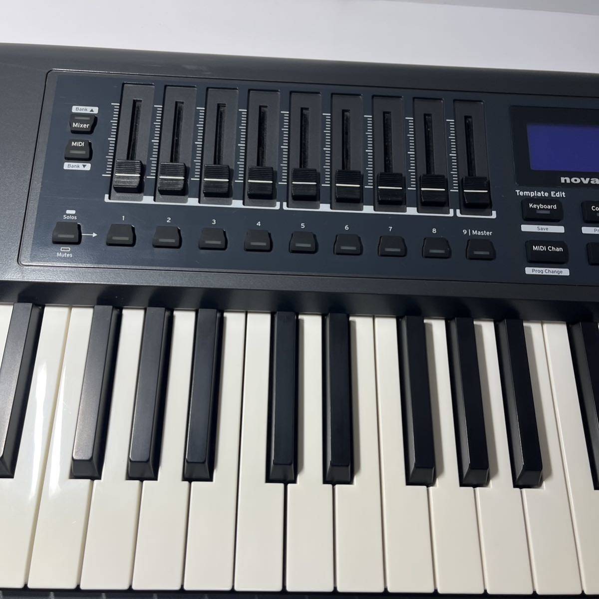 NOVATION Impulse61 MIDI keyboard 