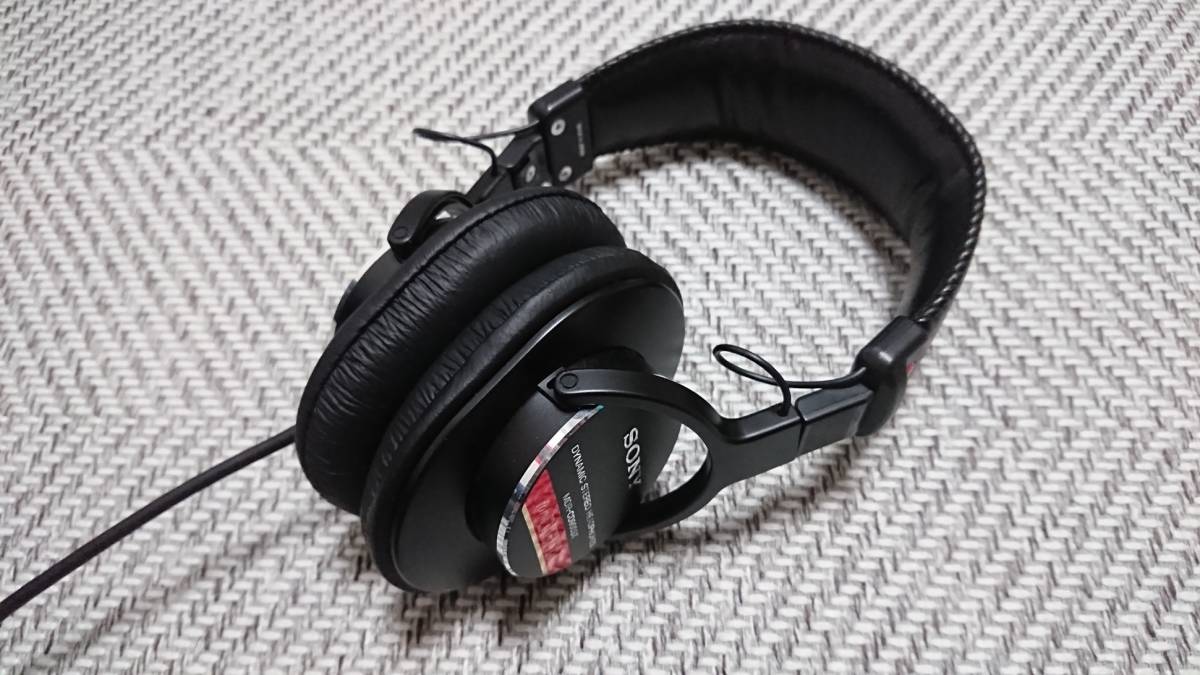 大人女性の SONY ヘッドホン MDR-CD900ST ソニー