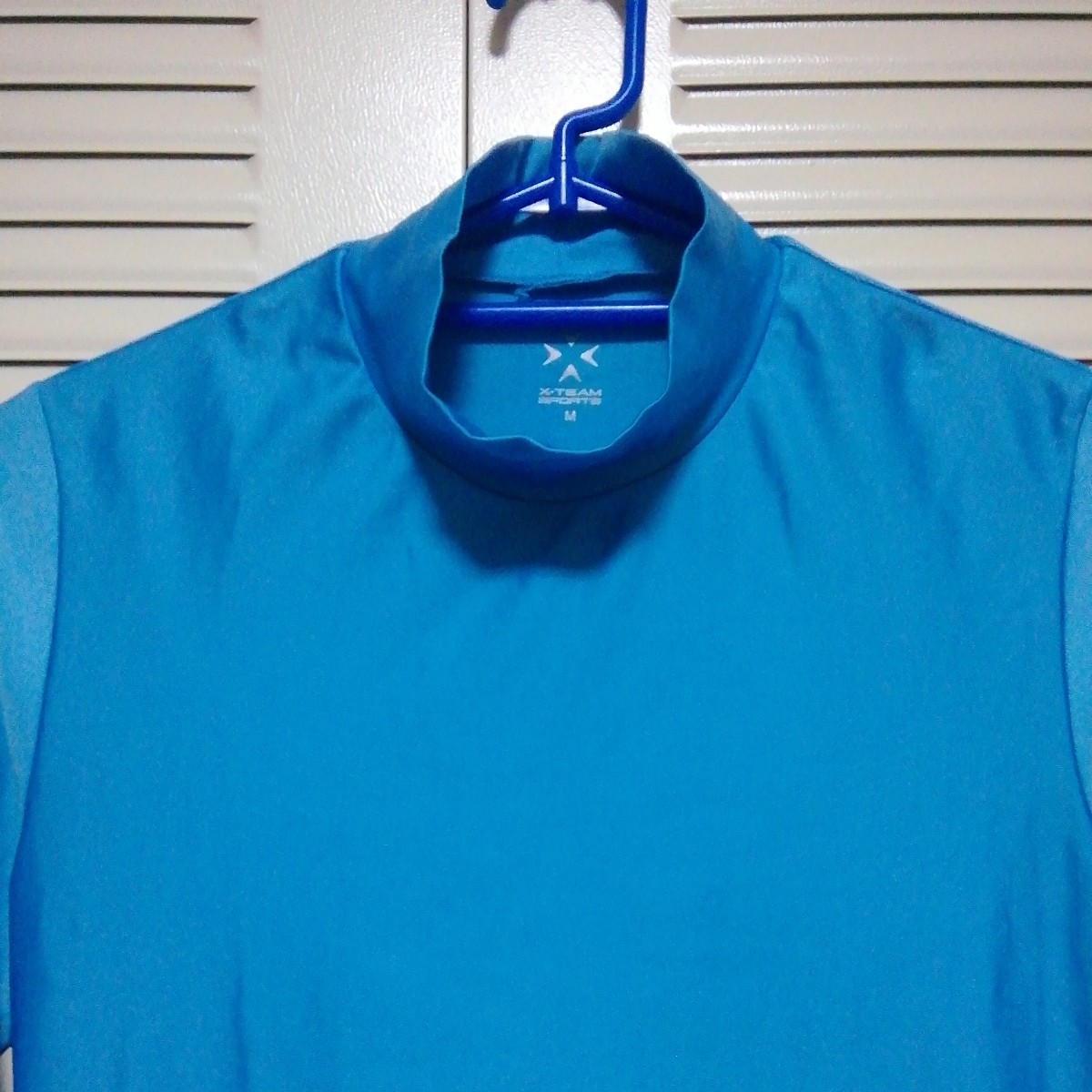 *[ б/у одежда ]X-TEAM SPORTS( X команда спорт ) длинный рукав компрессионный рубашка (mok шея ) M размер синий возможно женский (^_^;)