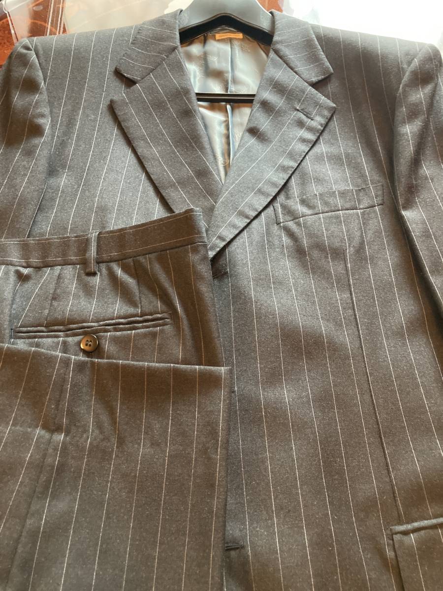 最高級 Brioni ブリオーニ　セットアップスーツ　 完品　ダークグレー系　ストライプ段返り3つボタン_画像1