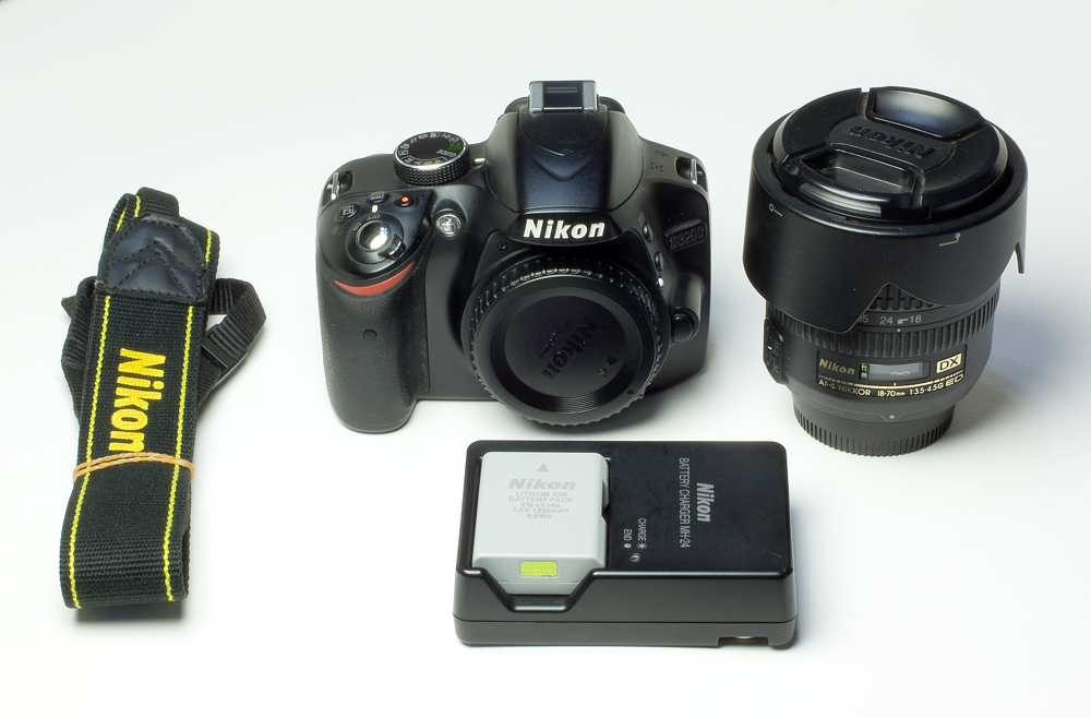 ☆Nikon ニコン D3200 ボディ・2472万画素 デジタル一眼レフカメラ ・AFS・18−70ミリ・EDレンズ付き・動作品。再出品