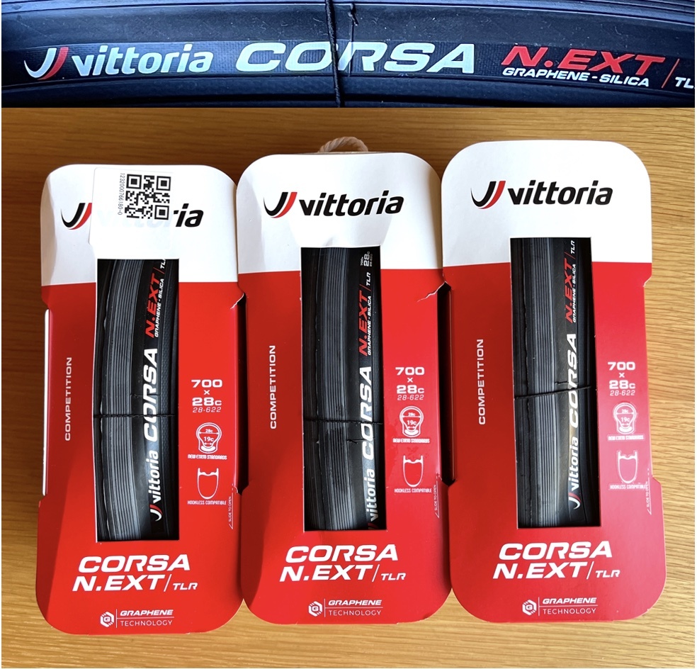 ◆ 新品、送料無料 ◆ Vittoria CORSA N.EXT TLR G2.0 700 x 28c 1本 8,200円、合計 3本自転車、サイクリング