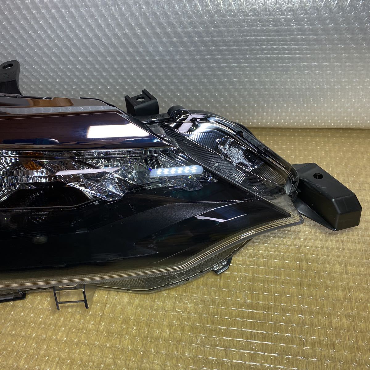 ★新品　未使用　TOYOTA 純正　後期 D3 LED フィールダー フィルダー アクシオ NZE161G ヘッドライト　12-657 81140-12N60 左右★_画像5