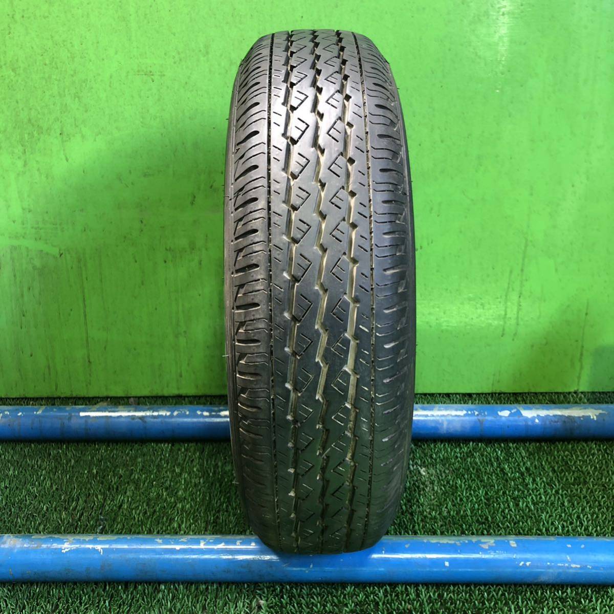 AC808-308 ブリヂストン 22年製 K370 深溝 145/80R12 80/78N LT 【 1本 】 スチール 4.00B 4穴 100 +47 56mm キャリー ミニキャブ 等_画像2