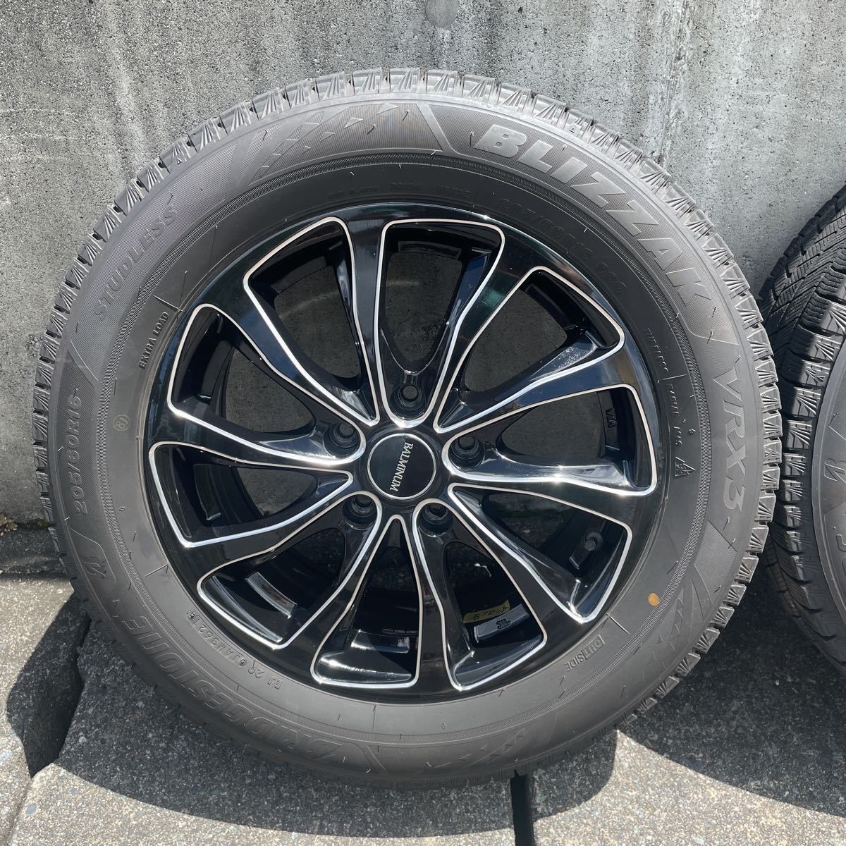 アルミホイール&スタッドレスタイヤセット 205/60R16 ブリヂストン ブリザック VRX3 2021年 キックス_画像2