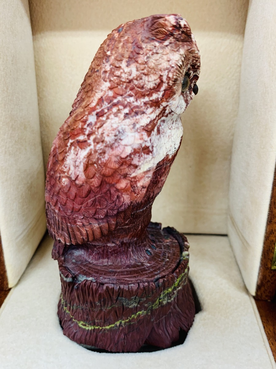 一塊の天然石から削り出された作品 証明書・木箱付き フクロウ MOISEIKIN モイセイキン・ショーケース付 Owl_画像4