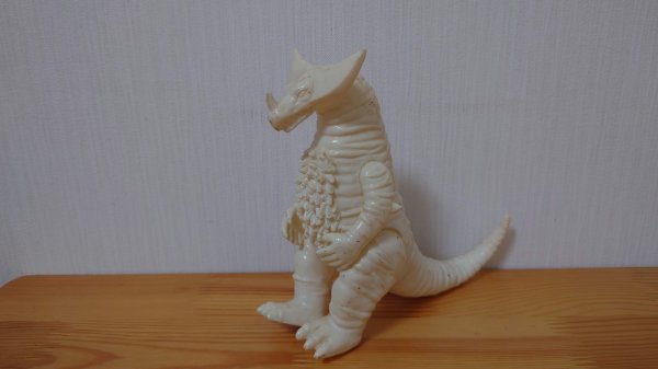 中古】バンダイ ウルトラコレクション ゴモラ 白成型色 - ゴモラ 中古】バンダイ ウルトラコレクション ゴモラ 白成型色 - ゴモラ