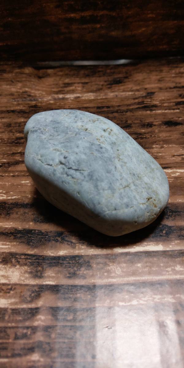 糸魚川翡翠 原石 薄緑色 高透過 10g-