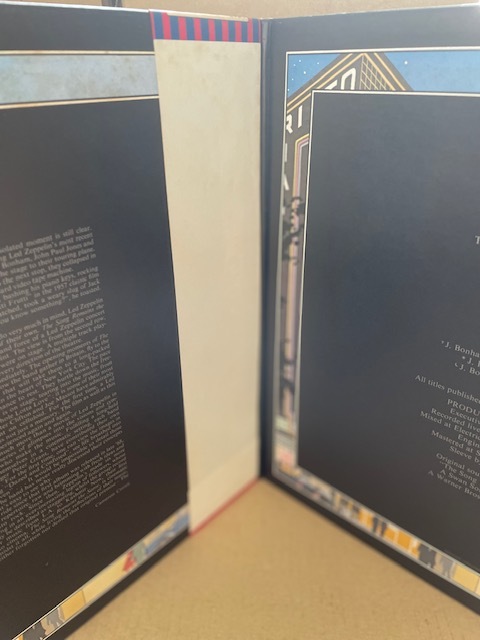 Led Zeppelin　【THE SONG REMAINS THE SAME 】 レッドツェッペリン　LP国内盤　P-4607　帯、ライナー、豪華ブックレット_画像2