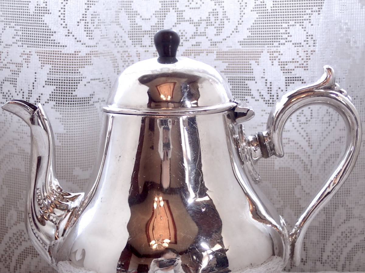 英國製造的英國古董純銀P銀板茶壺 原文:英国アンティーク 純銀P シルバープレート ティーポット イギリス製