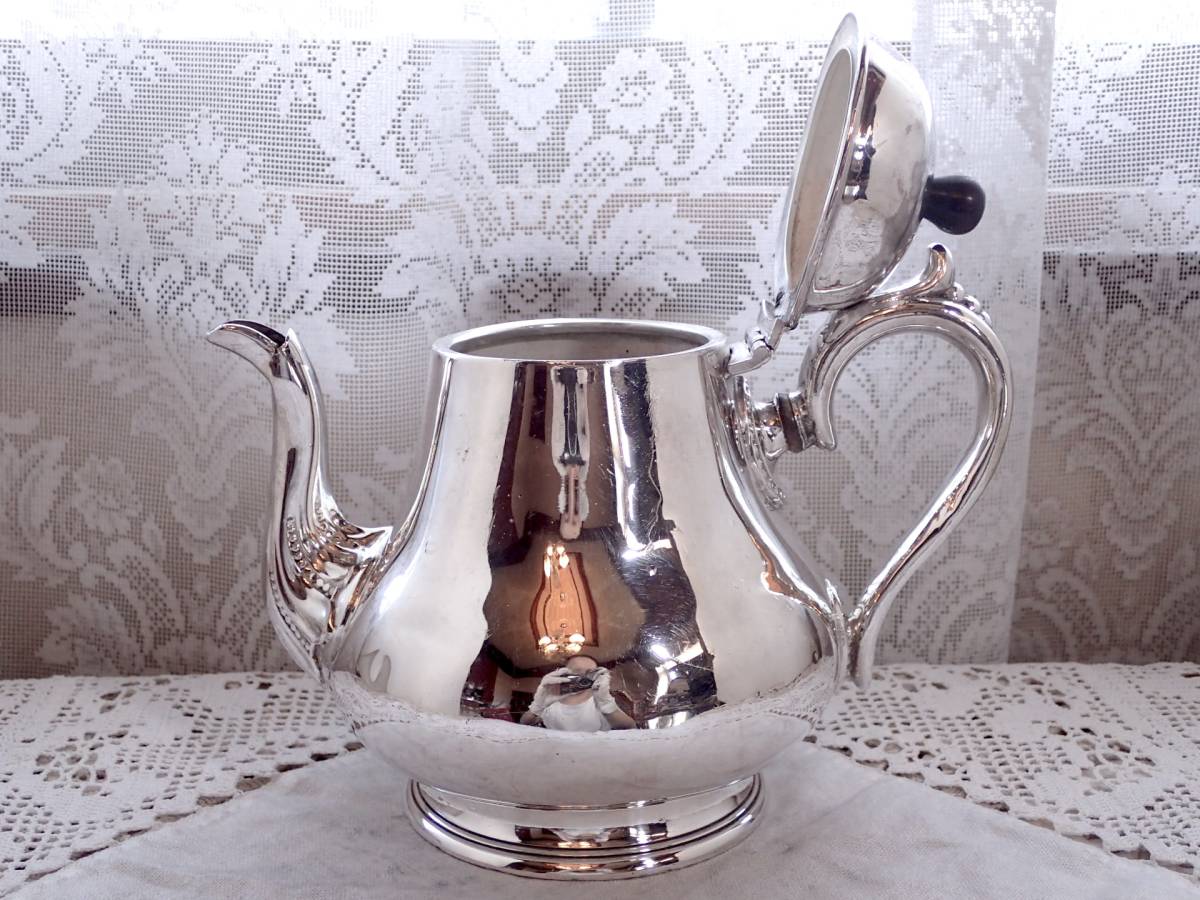 英國製造的英國古董純銀P銀板茶壺 原文:英国アンティーク 純銀P シルバープレート ティーポット イギリス製