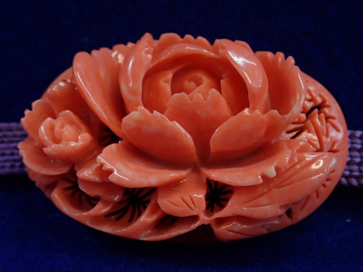 ☆本珊瑚・帯留・珊瑚・細密彫・花の図・無傷・美品です。 セー４４