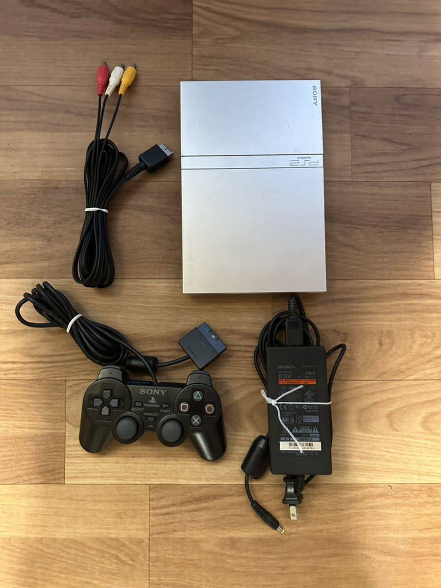 【中古動作品】SONY 薄型 プレイステーション2 SCPH-77000 本体 アダプター PS2 ソニー プレステ2 シルバー コントローラー _画像1