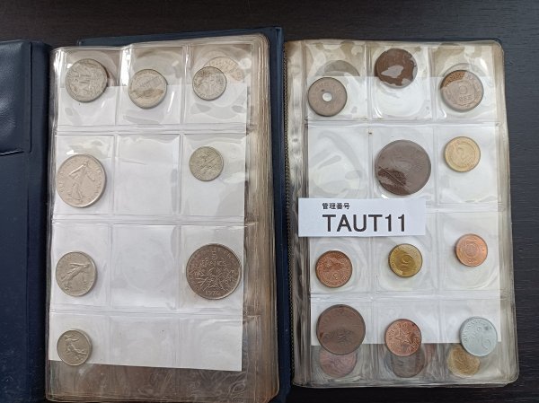 TAUT11 各国のコイン 古銭 コインアルバム おまとめ2冊 5FRANCS HALF