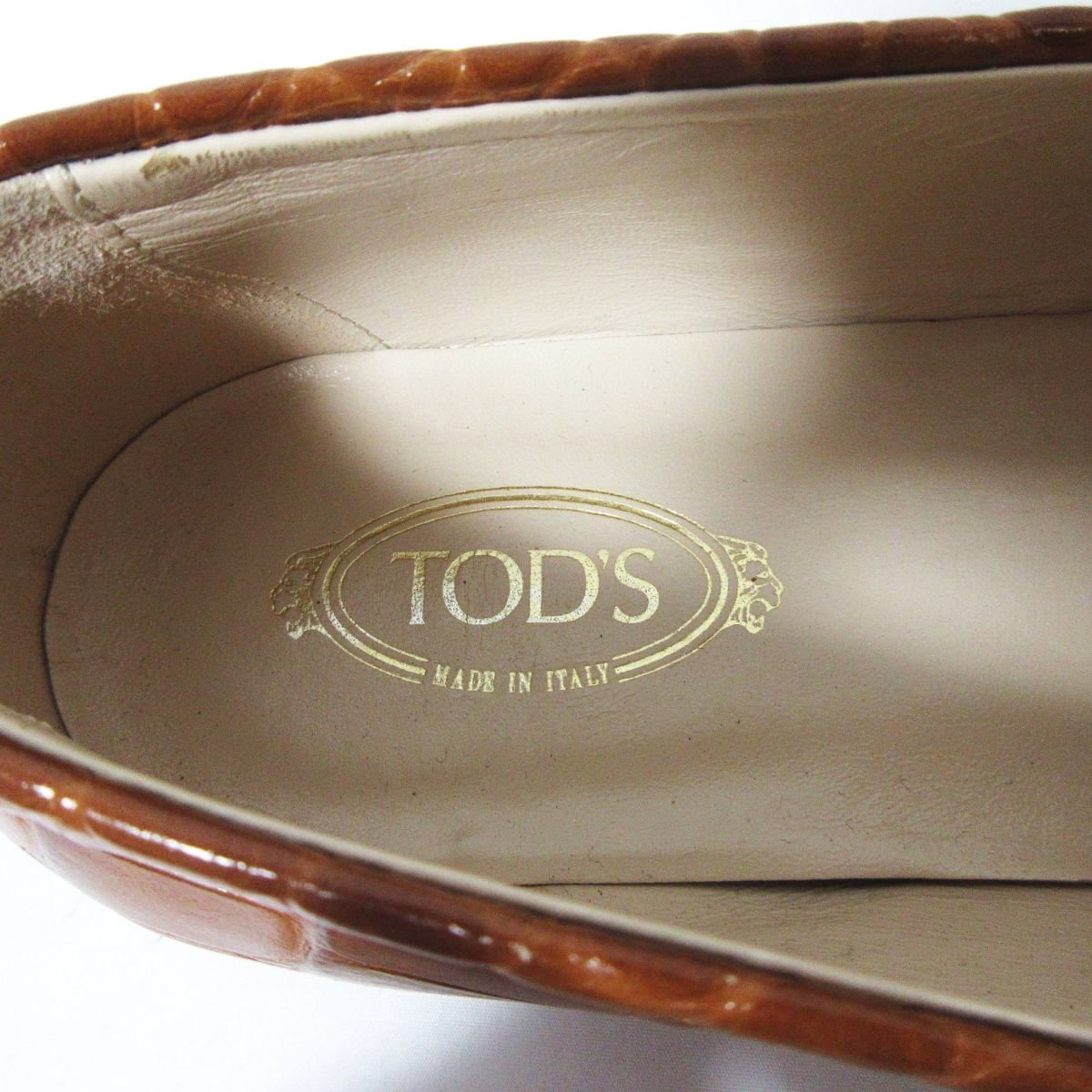 人気ブラドン Tタイムレス トッズ TOD'S 美品 クロコダイル型押し