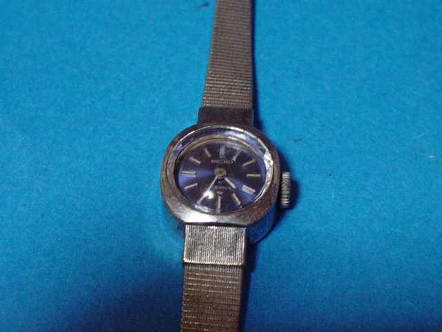アンティーク　 手巻式　２１石　セイコー　シャリオ　女性用腕時計　紺　 _画像1