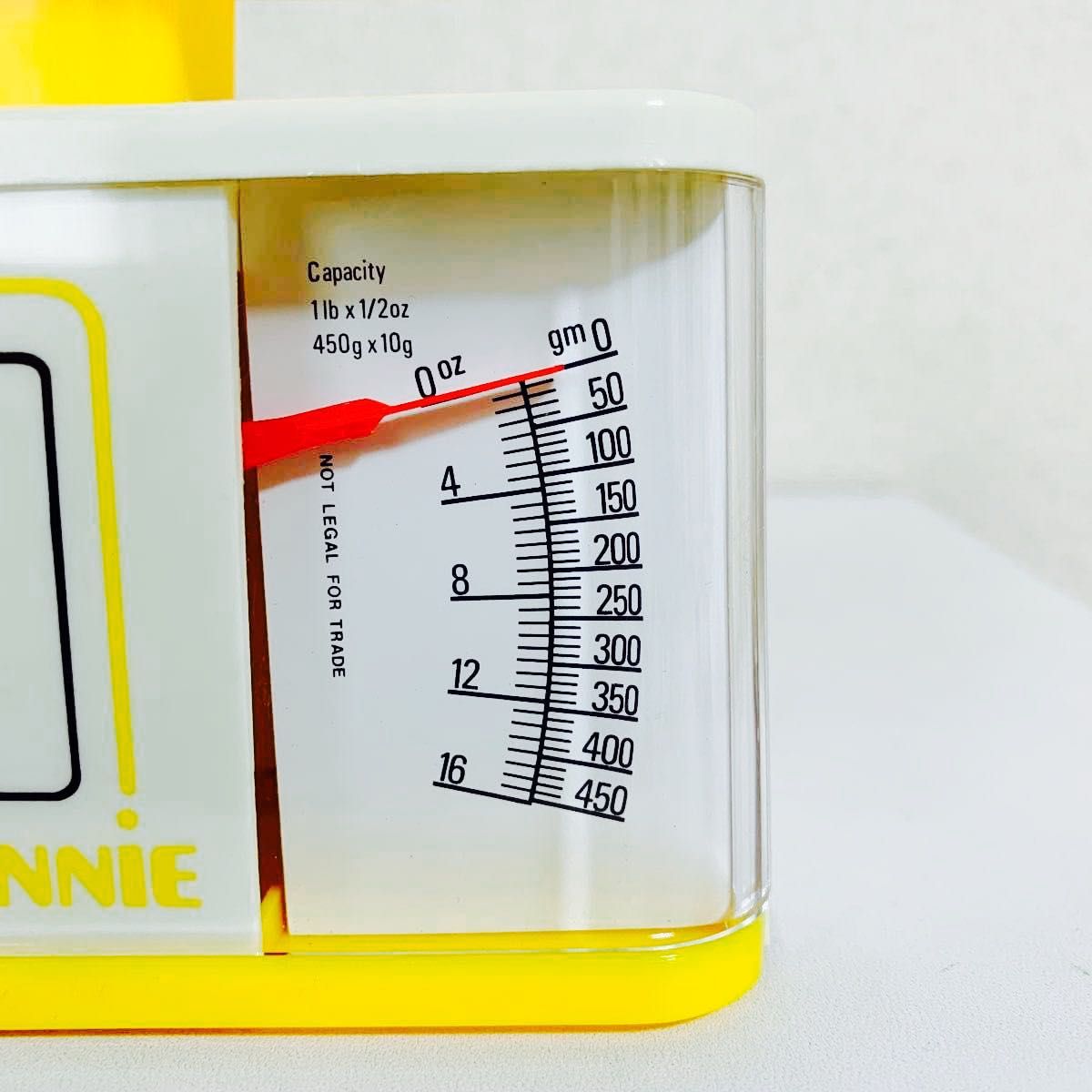 中古品　KWONNIE Diet Scale キッチンスケール レトロ ヴィンテージ キッチン 計量器　可愛い　黄色　ホワイト