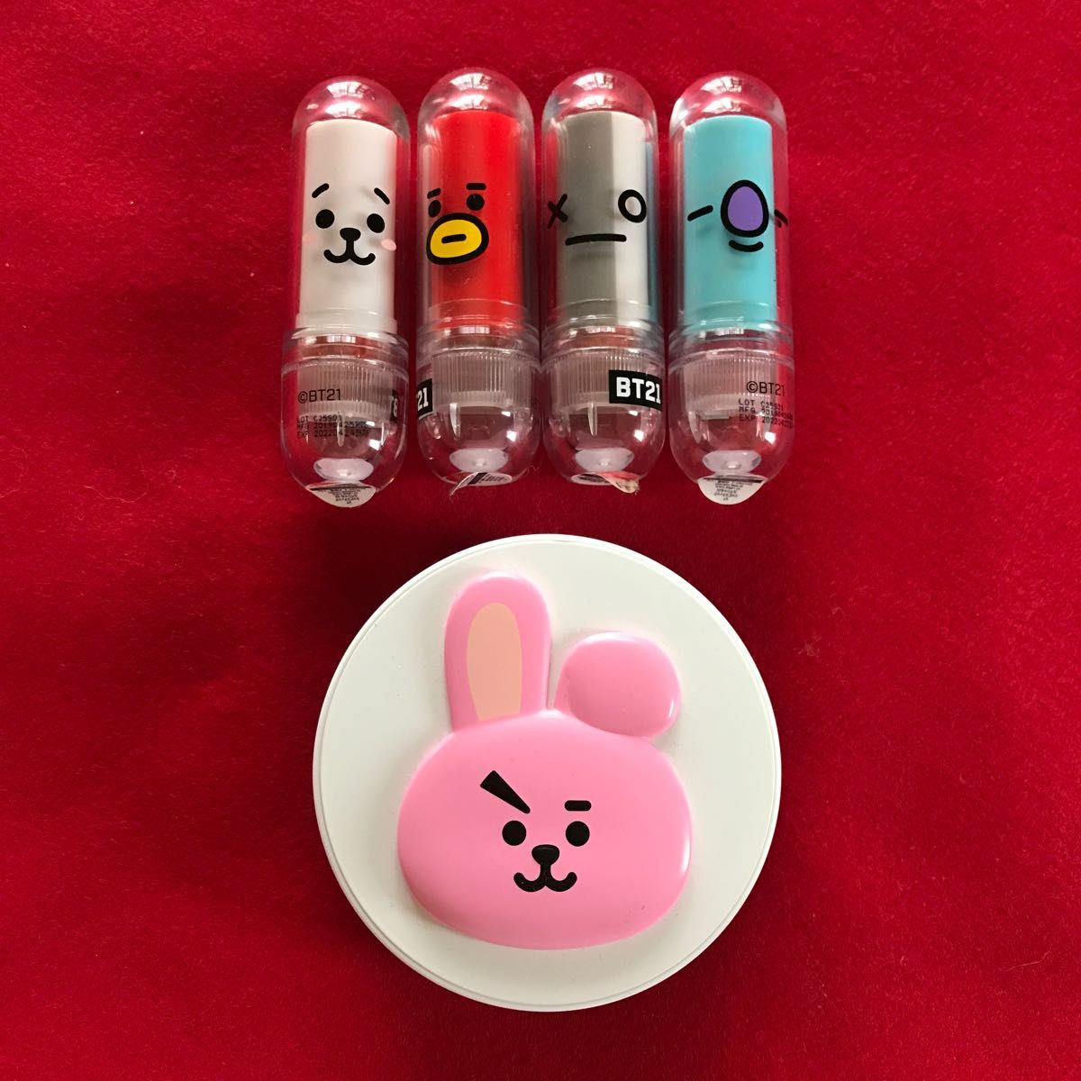 BT21 韓国コスメ　SPF50+/PA +++ パウダー　　　　　　　口紅　4本　　5 点セット