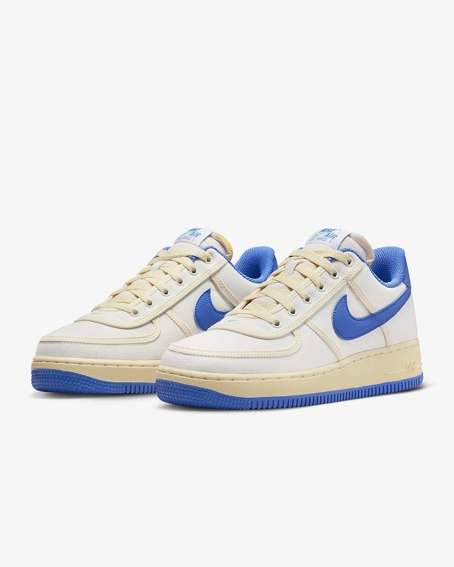 NIKE WMNS AIR FORCE 1 '07 FJ5440-133 エア フォース キャンバス 白×青 28.5cmの画像1